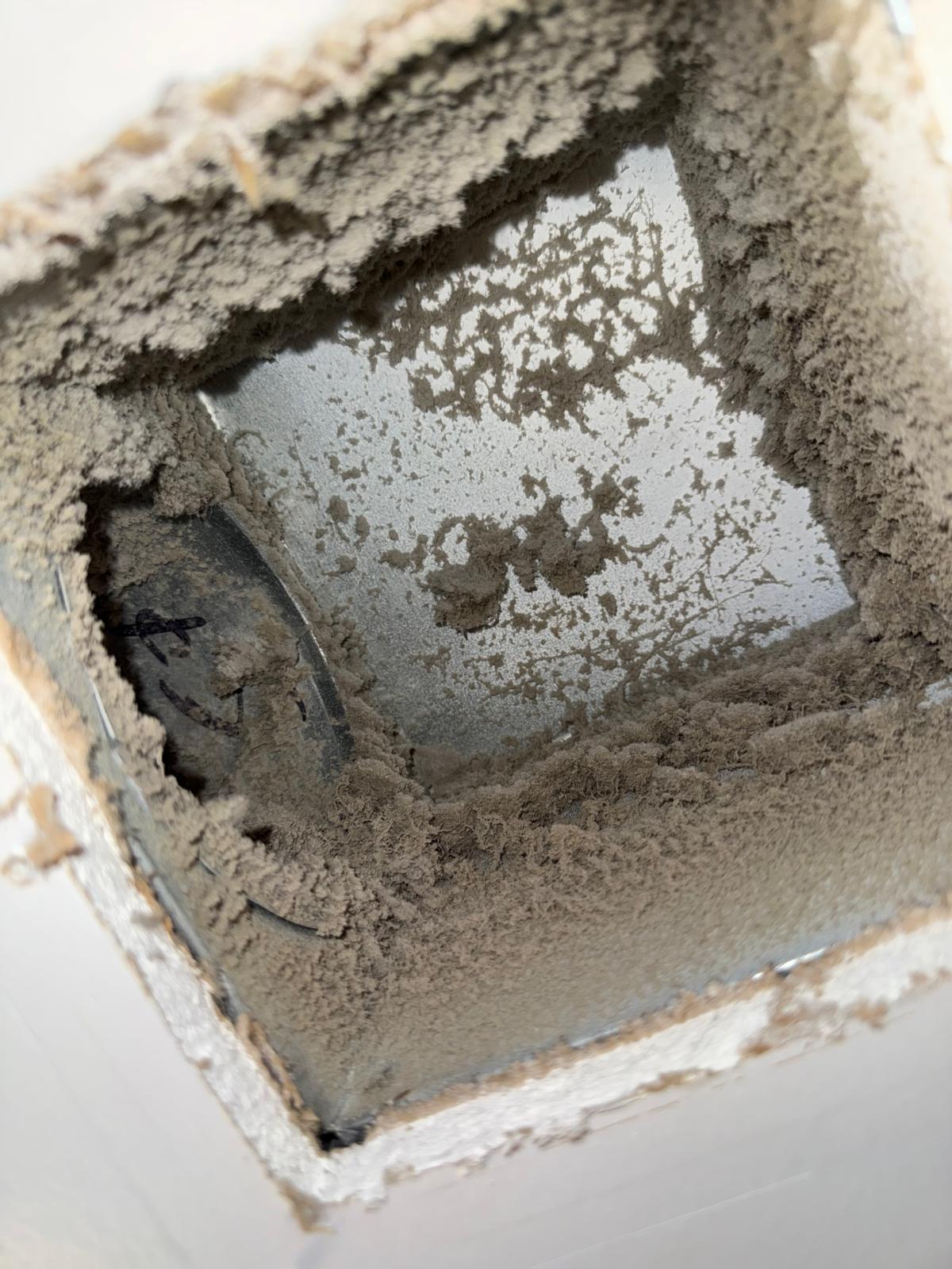 Bouche d'aération avant nettoyage