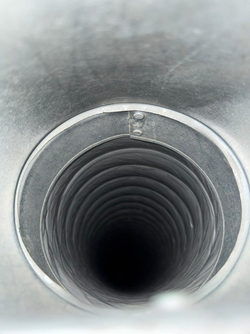Conduit de ventilation propre après nettoyage SénClim
