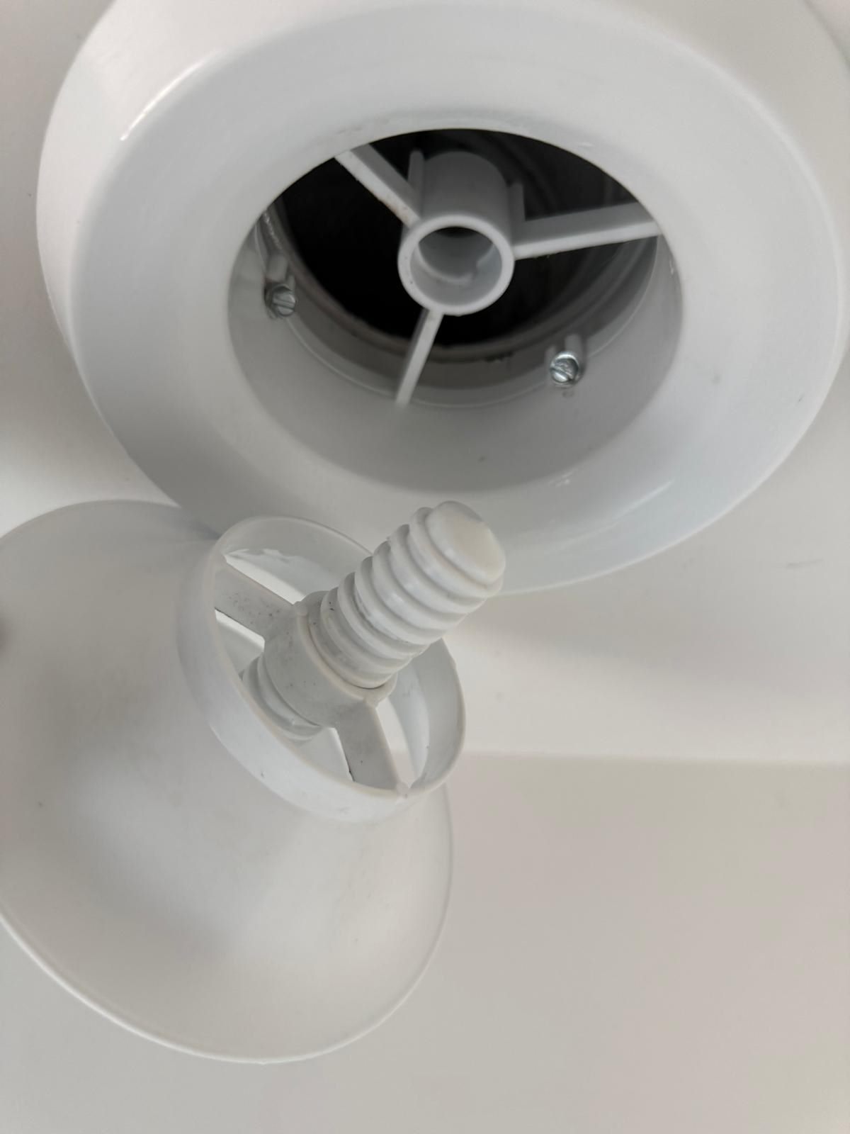 Grille de ventilation nettoyée, prête à réinstaller